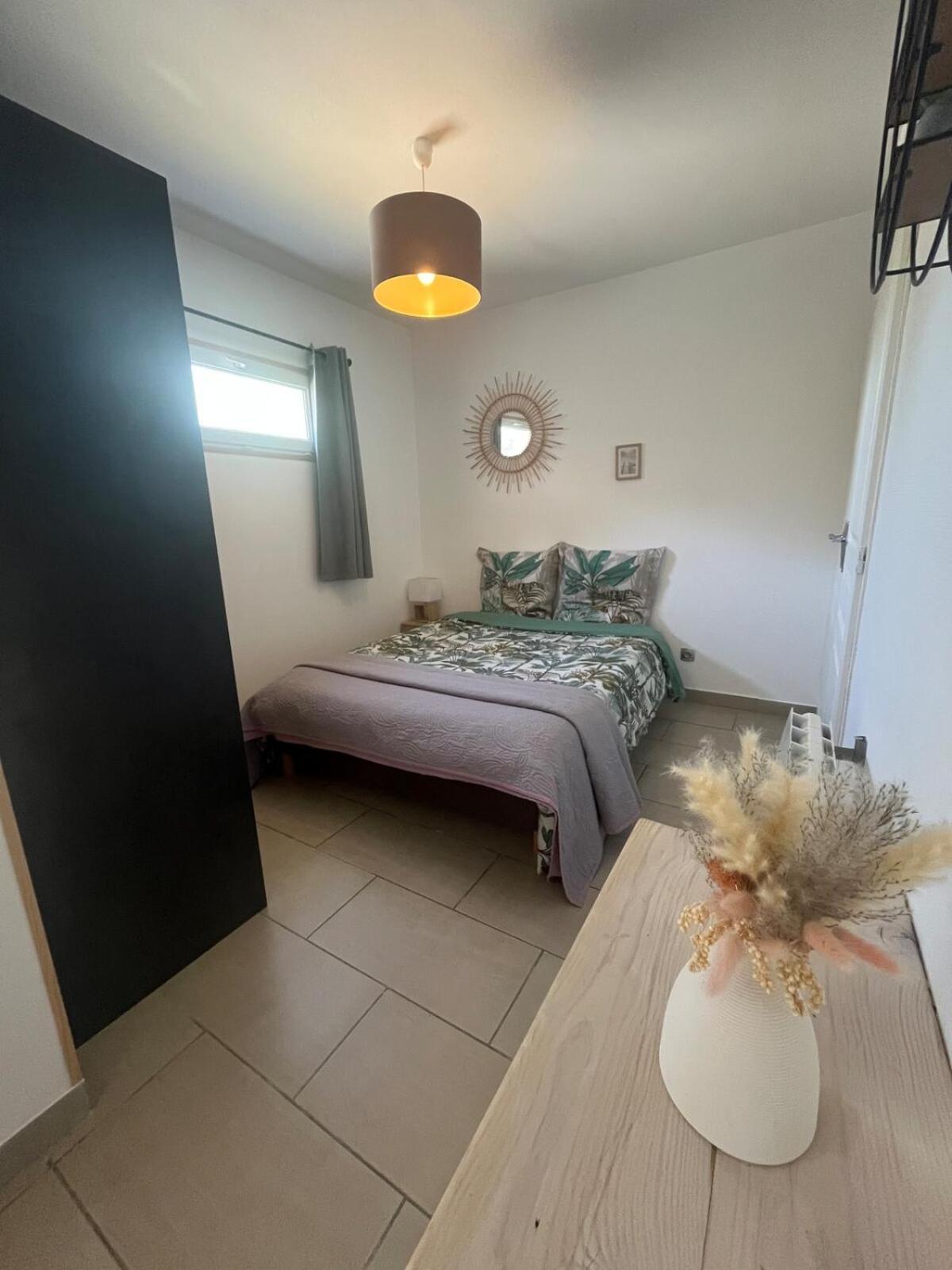 Studio Cosy Avec Climatisation Et Terrasse Malataverne ภายนอก รูปภาพ