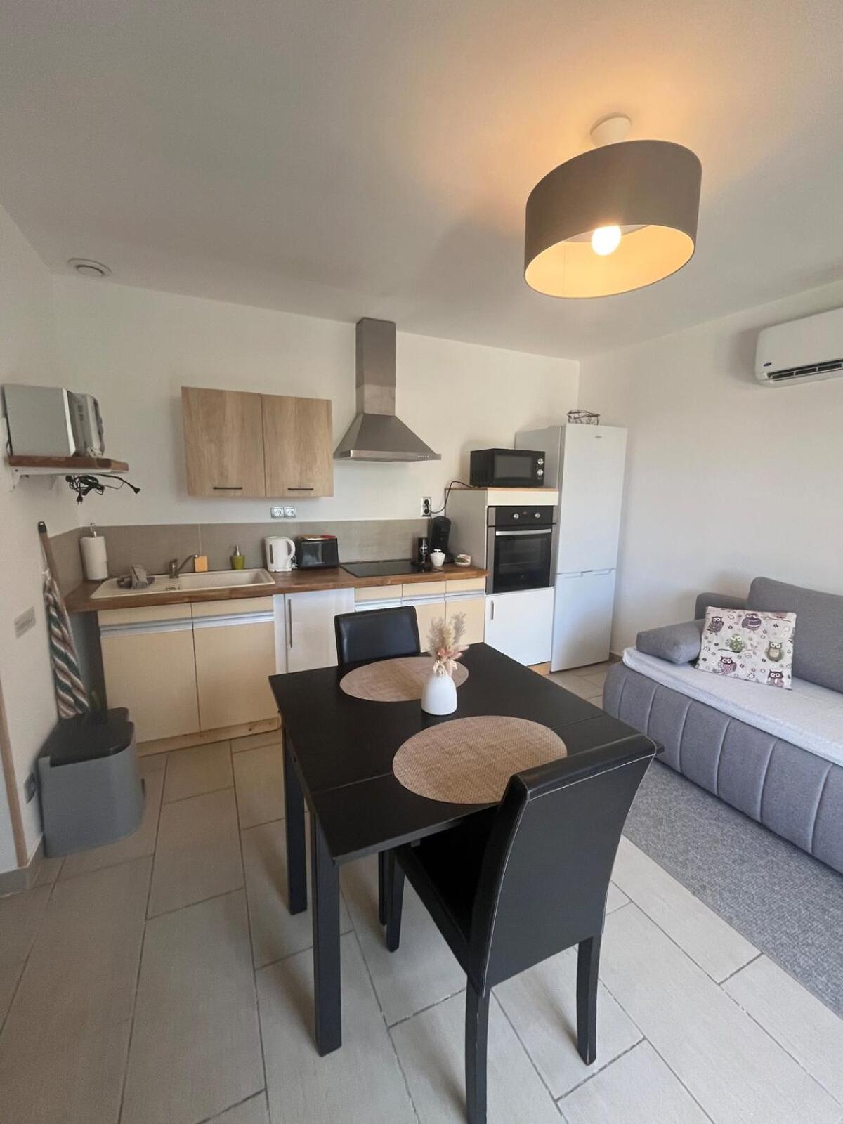 Studio Cosy Avec Climatisation Et Terrasse Malataverne ภายนอก รูปภาพ