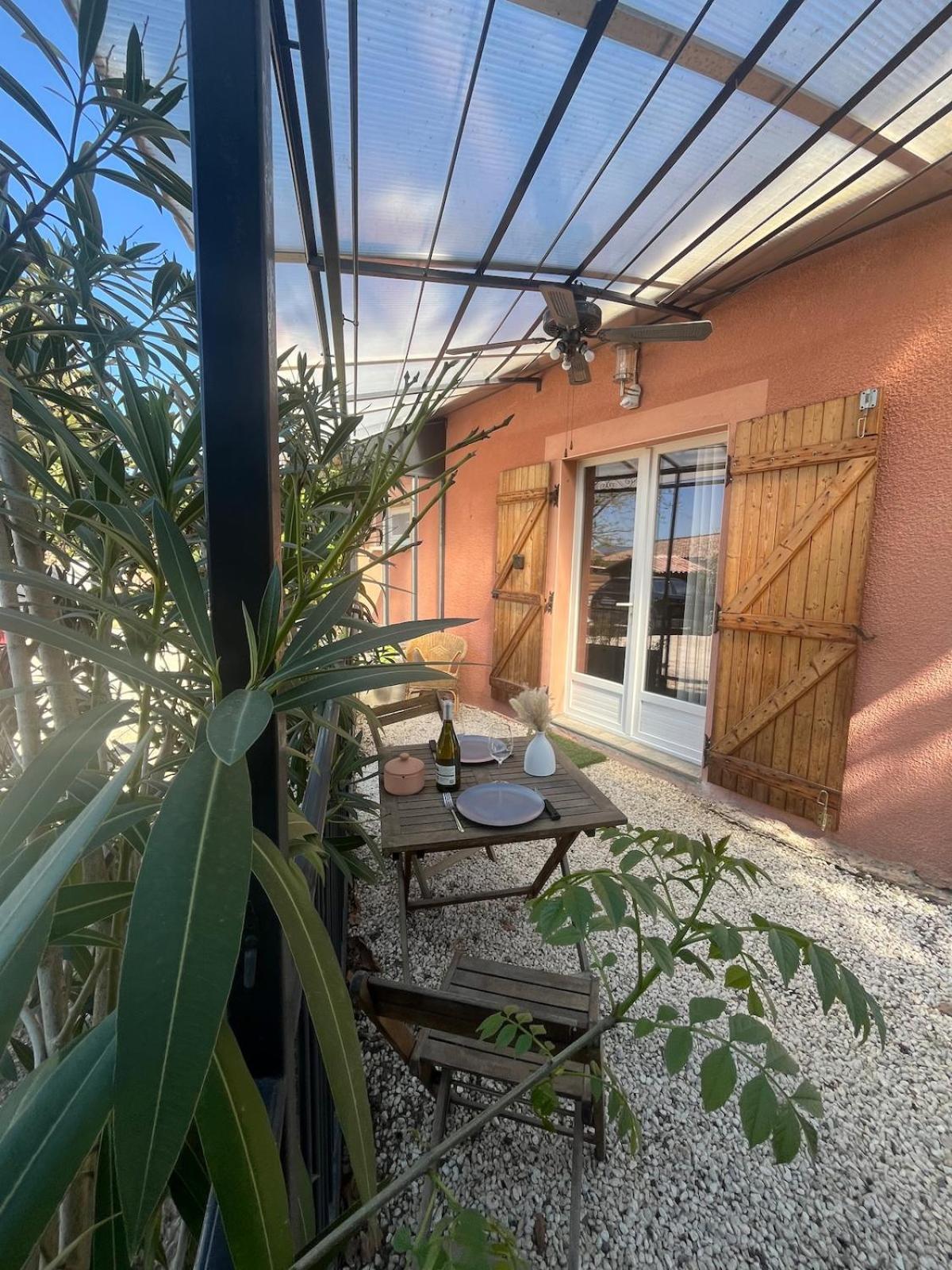 Studio Cosy Avec Climatisation Et Terrasse Malataverne ภายนอก รูปภาพ